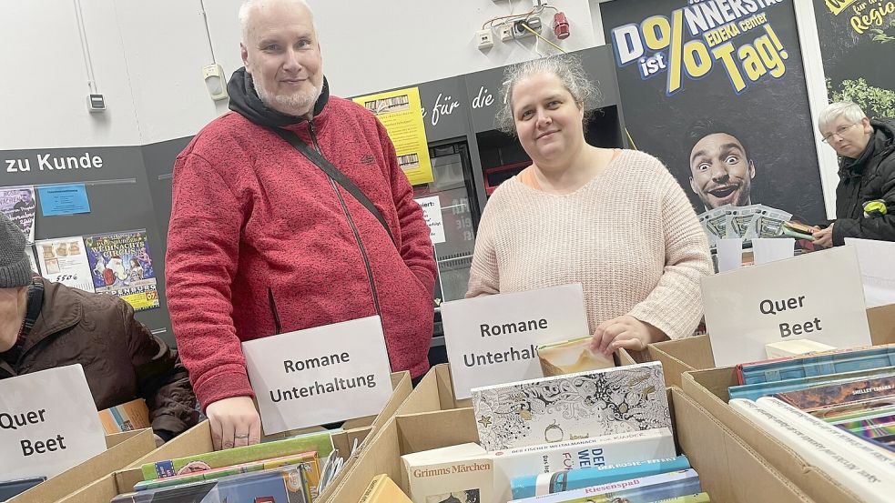 Detlef M. Plaisier und Sandra Plaisier-Gräfenstein mit ihrem Basar. Foto: Hellmers