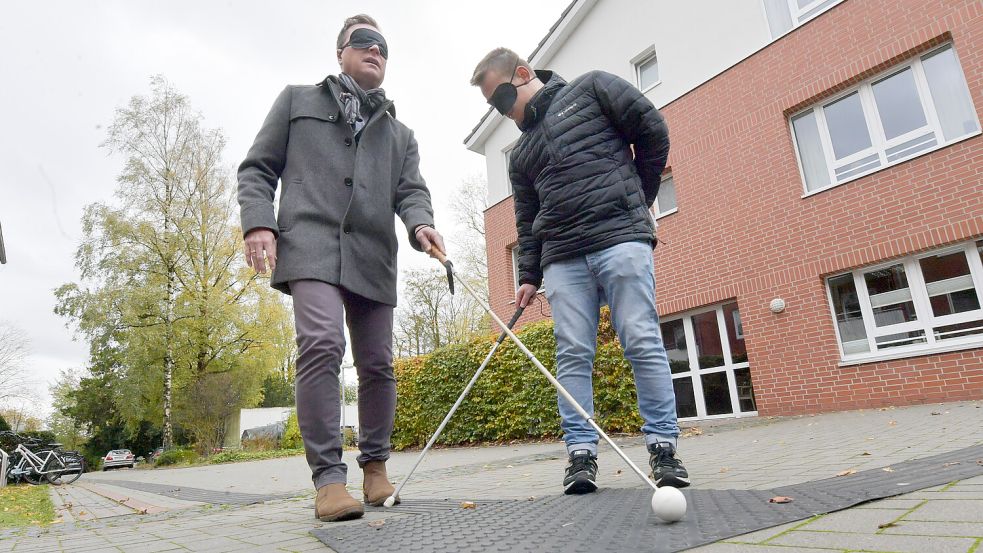 Chefredakteur Lars Reckermann und sein Kollege Lukas Münch kamen sich schon auf einer kurzen Strecke ins Gehege. Foto: Ortgies