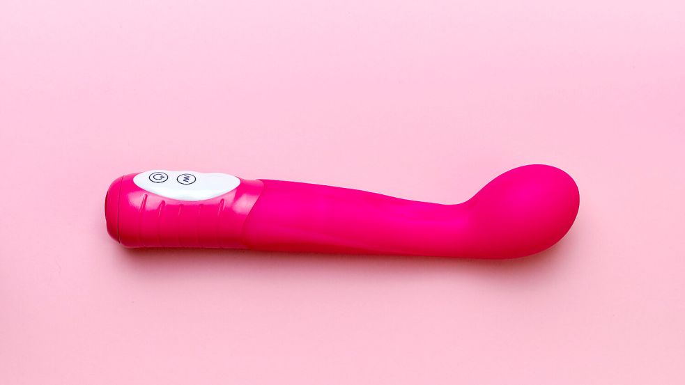 Nachdem ihr „schlüsselloses“ Auto mit Keyless-Trick aufgebrochen wurde, fand eine Fahrzeughalterin aus Potsdam Sextoys in ihrem Wagen. (Symbolbild) Foto: imago-images/CHROMORANGE