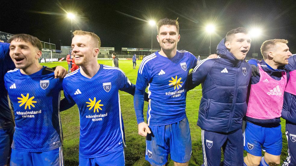 Die Spieler von Kickers Emden hoffen natürlich, dass auch künftig hochklassiger Fußball in Ostfriesland gespielt wird. Archivfoto: Doden/Emden