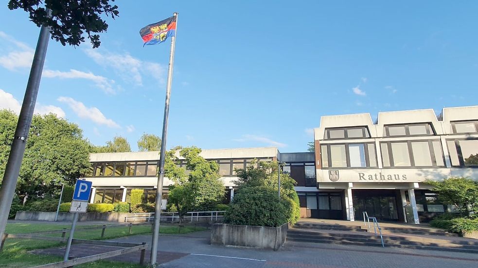 Der Verein „Jungfräiske Mäinskup“ hatte diese Ostfriesland-Flagge im vergangenen Jahr illegal in Moormerland aufgehängt. Foto: privat/Archiv