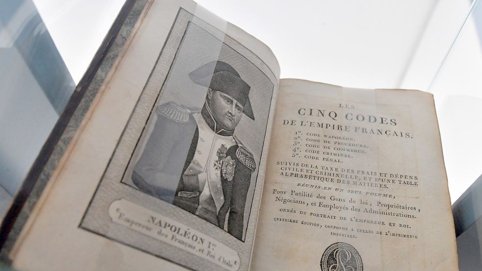 •Dieses Original-Exemplar des „Code Civil“ ist gut 200 Jahre alt und im Heimatmuseum ausgestellt. Archivfoto: Ortgies