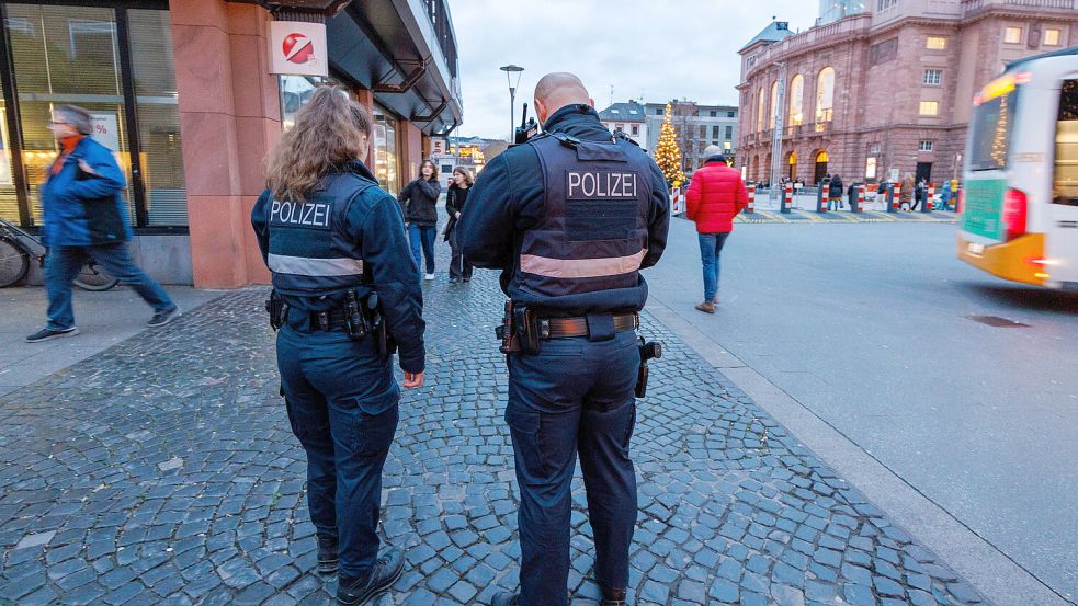 Die Polizeigewerkschaft will Weihnachtsmärkte in Deutschland vor Terroranschlägen schützen. Foto: IMAGO/BEAUTIFUL SPORTS/Hahne