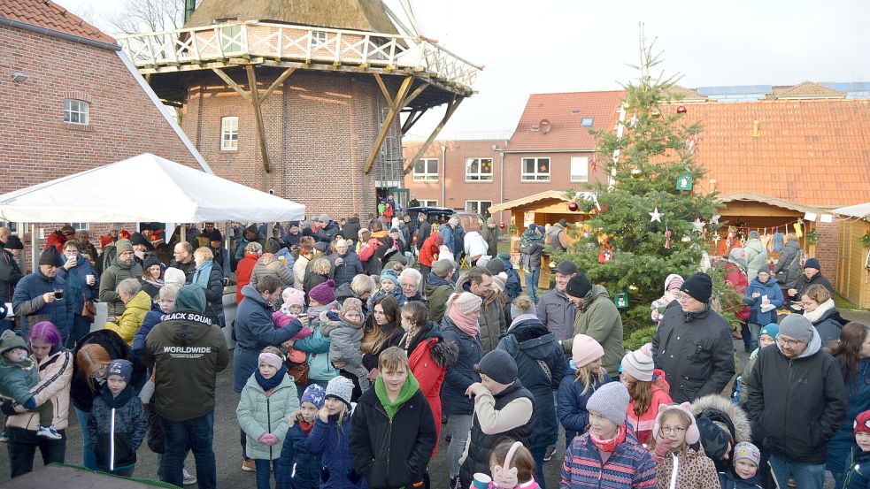 Gut besucht war der Weihnachtsmarkt bei der Hahnentanger Mühle. Foto: Weers