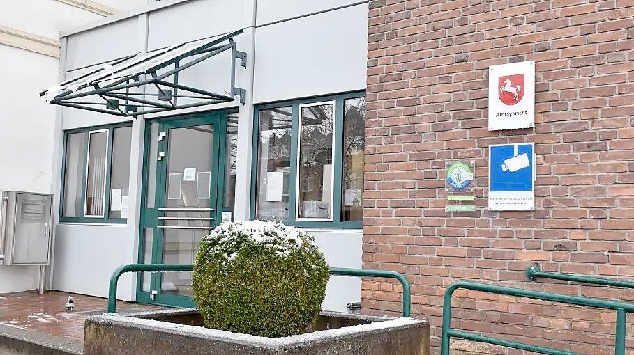 An drei Verhandlungstagen soll der Prozess gegen einen Alkoholabhängigen aus dem nördlichen Emsland über die Bühne gehen. Der zweite Verhandlungstag galt dabei zu großen Teilen dem zuständigen Gutachter. Foto: Britta Kothe/Archiv