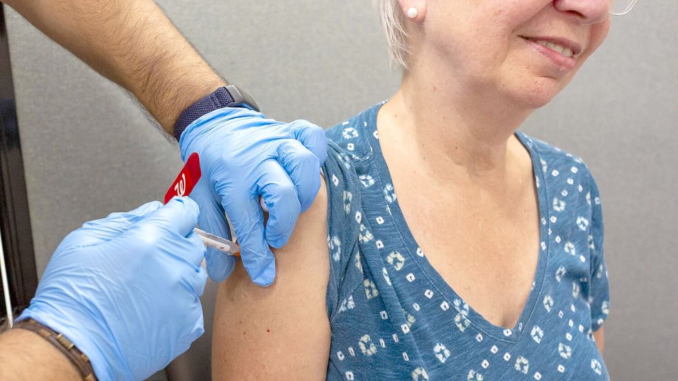 Die Nachfrage nach Corona-Impfungen ist gerade „sehr gering“, beklagen Ärzte und appellieren insbesondere an ältere Personen, ihren Impfschutz zu aktualisieren. Foto: www.imago-images.de