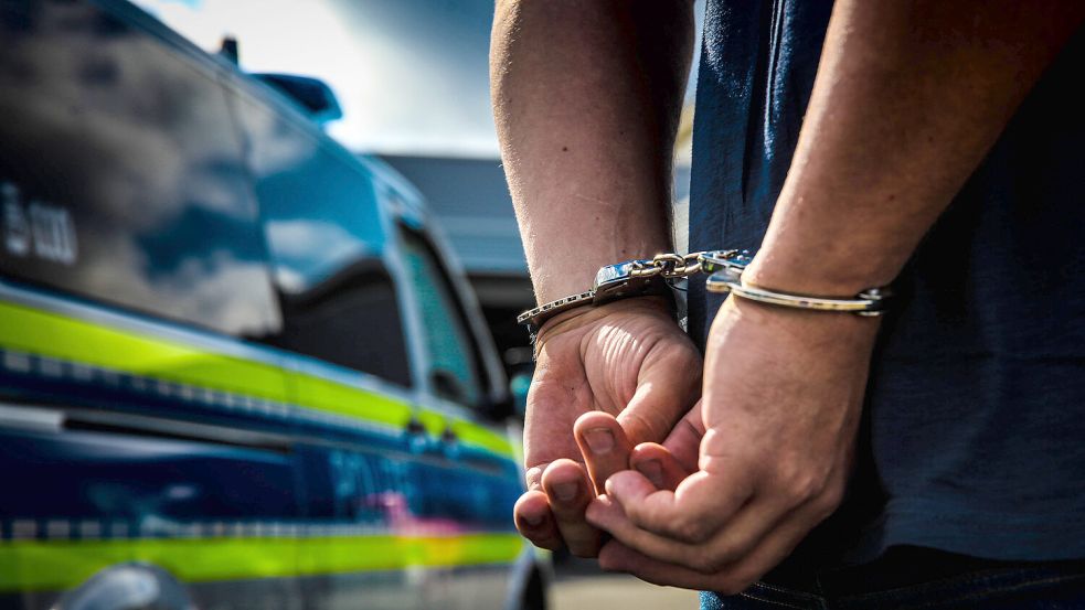 Die Bremer Polizei konnte einen Mann festnehmen, der mutmaßlich für mehrere Autoaufbrüche verantwortlich ist. Foto: imago images / Fotostand
