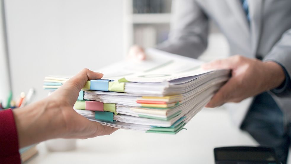Bis ein Projekt umgesetzt werden kann, müssen viele Unterlagen beim Bauamt eingereicht werden. Symbolfoto: Chadaporn/stock.adobe.com