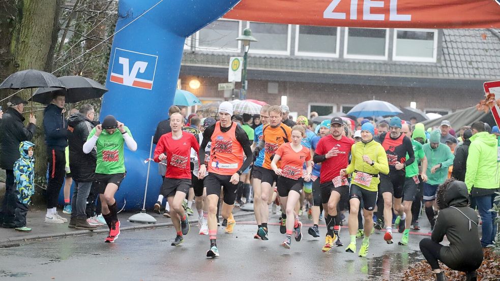 Michael Majewski (Nr. 43) vom BV Garrel gewann im vergangenen Jahr den Hauptlauf über zehn englische Meilen. Vereinskollegin Luzie Rosenboom (Nr. 36) siegte bei den Frauen. Archivfoto: Passmann