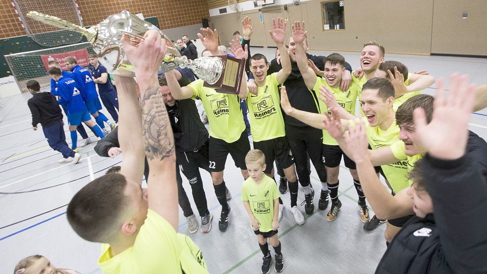 Landesligist Grün-Weiß Firrel startet als Titelverteidiger ins Turnier. Foto: Doden/Emden