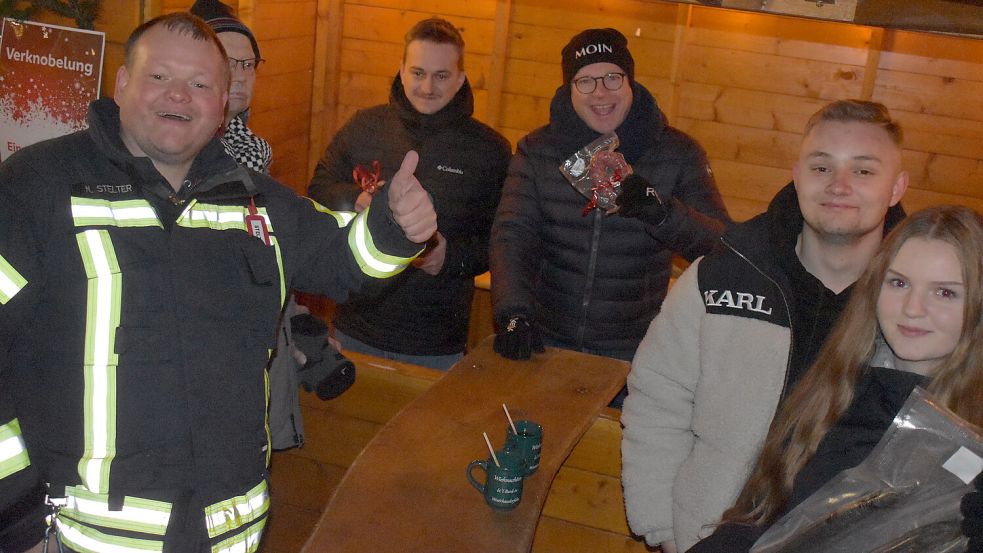 Beim Knobeln gab es Mettwürste, Aale, Glühwein und Gutscheine zu gewinnen.