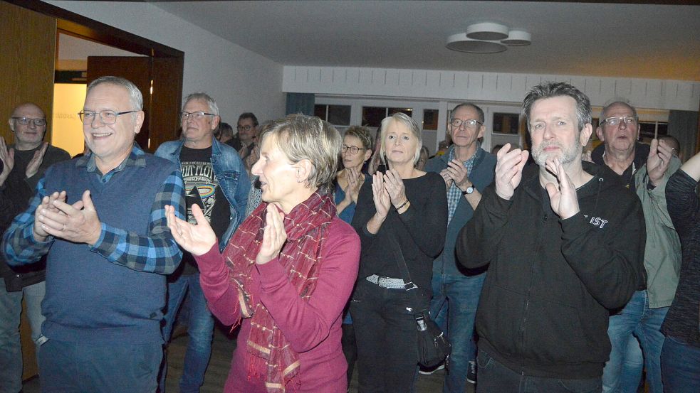 Das Publikum in Plümers Gaststätte war vom Auftritt der Pink-Floyd-Tribute-Band Feeling Floyd begeistert – und sparte nicht mit Applaus.