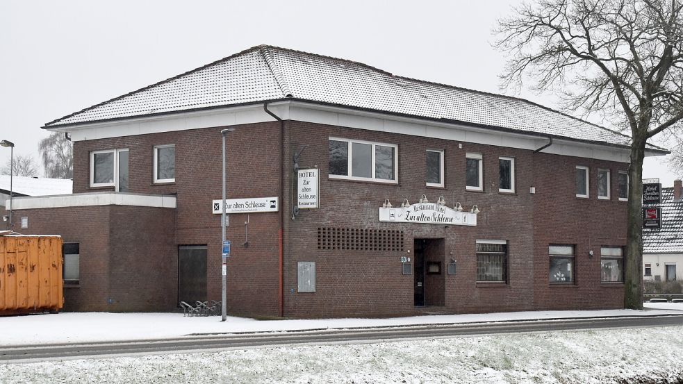 Das frühere Hotel "Zur alten Schleuse" in Ostrhauderfehn wird zur Unterkunft für Geflüchtete. Fotos: Zein