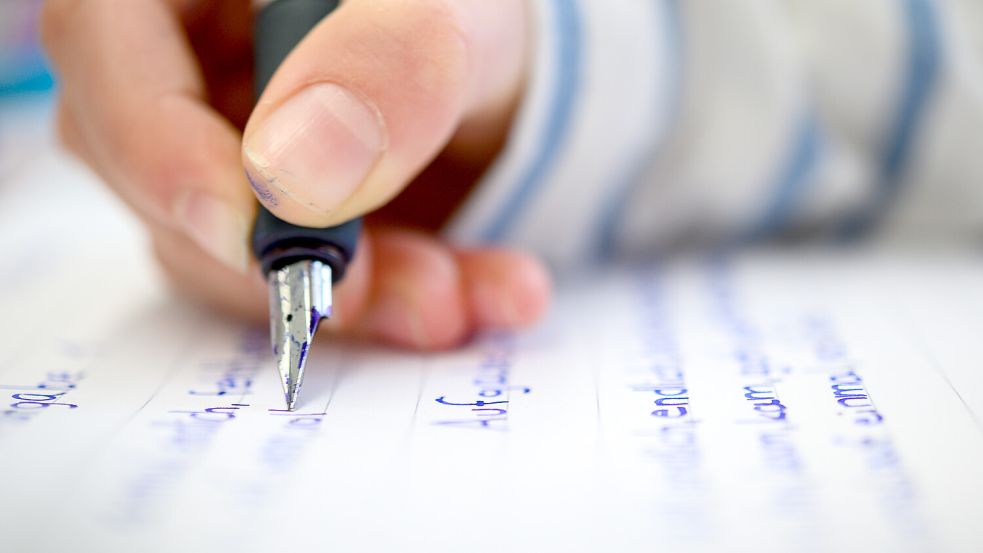 Mathe, Rechtschreibung, Lesen – viele Schüler in Deutschland sind zu schlecht in den schulischen Kernkompetenzen. Foto: dpa