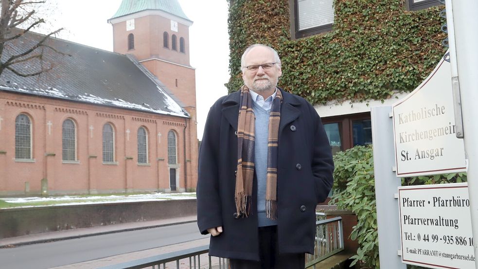 Seiner zukünftigen Wirkungsstätte in der Pfarrgemeinde Sankt Ansgar Barßel stattete Pfarrer Christian Wölke einen Besuch ab. Foto: Passmann