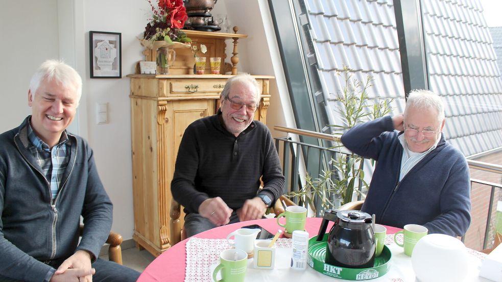 Von links: Jan Denkena, Hans Ludwig Janssen und Günther Meidenbauer im Zwischenbau, der als Gemeinschaftsraum dient. Foto: Oltmanns