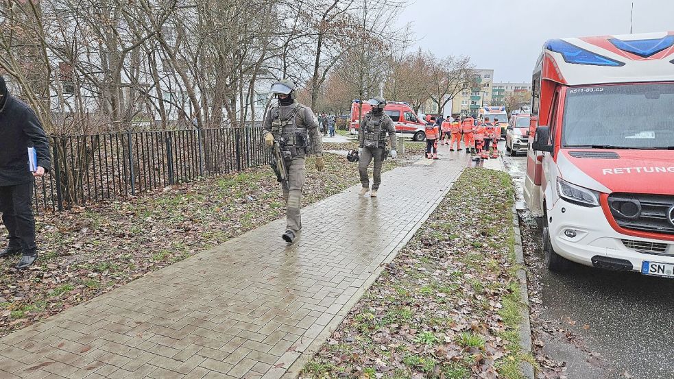In Schwerin wurde die Polizei zu einem Einsatz bei einer Abschiebemaßnahme gerufen. Foto: Alexander Hamacher