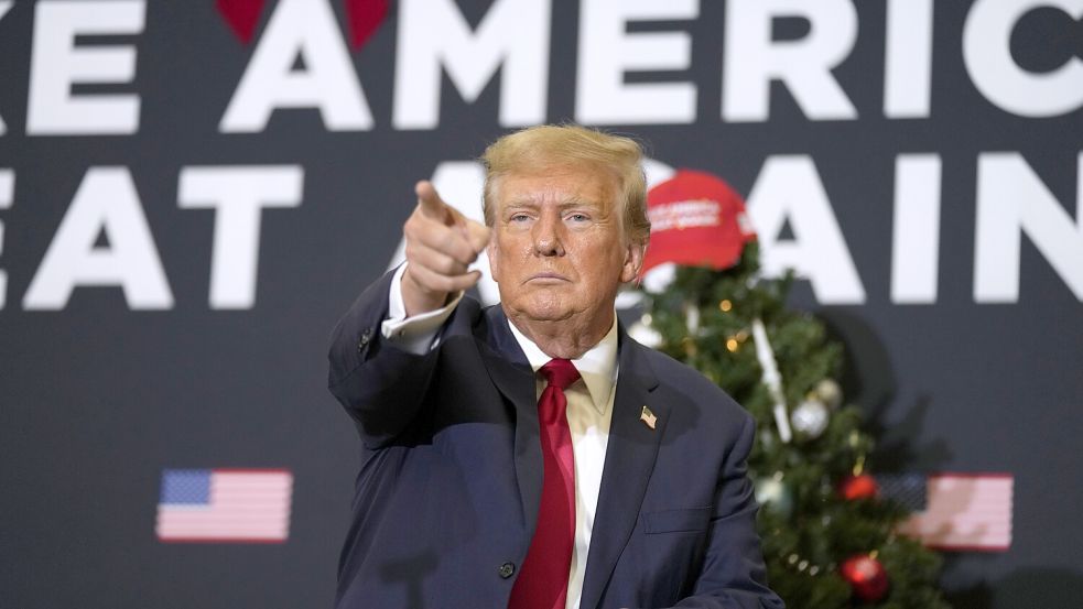 Ein Gericht hat den ehemaligen US-Präsident Donald Trump von der Vorwahl im Bundesstaat Colorado ausgeschlossen. Foto: dpa/Charlie Neibergall