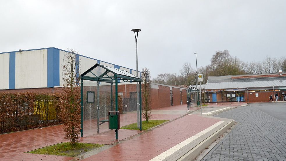 Während der Haushaltsklausur wurden Varianten einer möglichen Wärmeversorgung für den Gesamtkomplex von Haupt- und Realschule, Sport- und Schwimmhalle sowie möglicherweise auch des Laurentius-Siemer-Gymnasiums besprochen. Weil die Planungen dafür noch ganz am Anfang stehen, sind in den Haushalt 2024 zunächst nur 60.000 Euro für Planungskosten eingestellt. Foto: Fertig