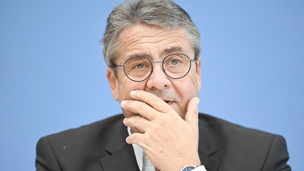 Der frühere SPD-Vorsitzende Sigmar Gabriel hält die Migrationspolitik für das wichtigste Thema, um einen Erfolg der Rechtspopulisten bei der Europawahl abzuwenden. Foto: Britta Pedersen