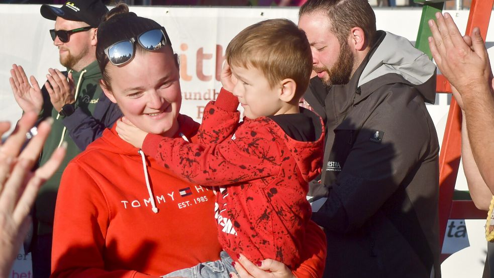 Celina Lange ging als Erstes zur Siegerehrung.