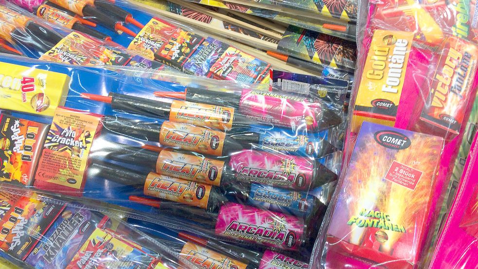 Die Supermarktregale waren am Donnerstag mit Feuerwerk gefüllt - in einigen Filialen allerdings nur für wenige Minuten. Foto: imago images/Sven Simon