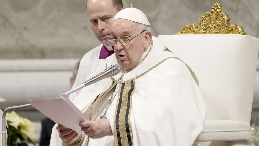 Papst Franziskus hat an seinen Vorgänger Benedikt XVI. erinnert. Foto: dpa/AP/Gregorio Borgia