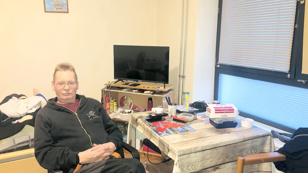 Darf hier so viel Alkohol trinken, wie er will: Jens Niemann lebt seit vier Jahren im Haus Öjendorf. Foto: Ankea Janßen