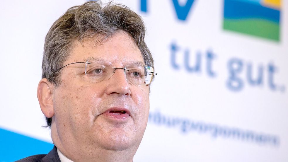 Verkehrsminister Reinhard Meyer (SPD) Foto: Jens Büttner/dpa