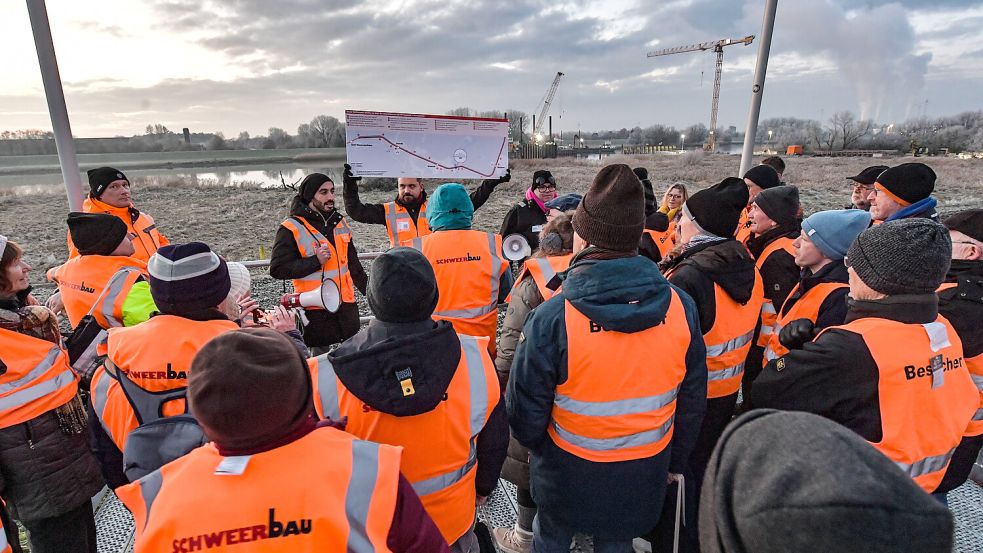 Gut besucht war am Nachmittag das Baustellenfest. Für die Gäste gab es Führungen. Foto: Ortgies