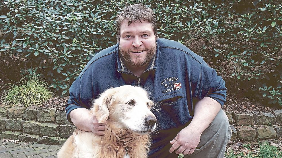 50 Kilo sind innerhalb eines Jahres runter, und es sollen mehr werden: Christoph Hömmken mit Hund Buck. Foto: Moormann