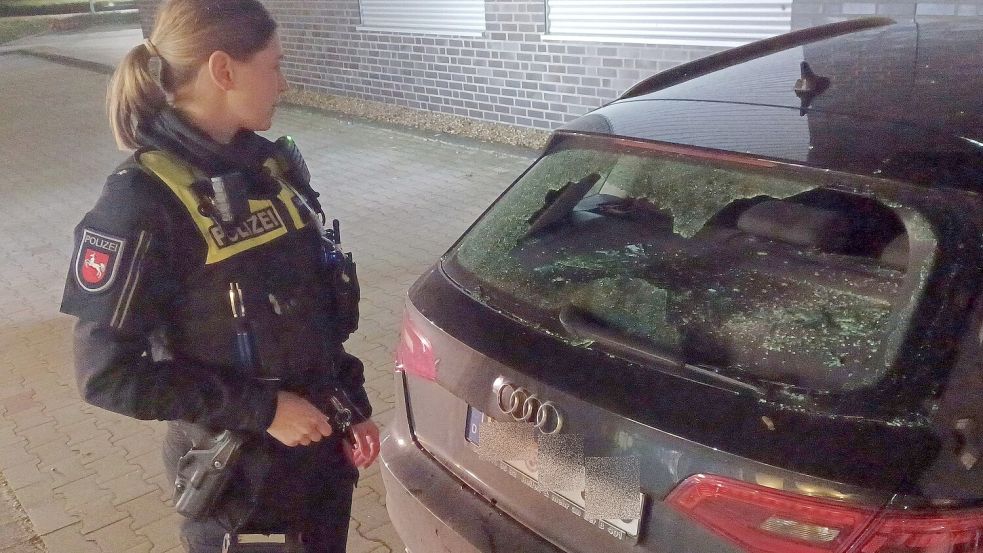 Der Schaden, den der Mann bei seinem Zug durch die Friesoyther Innenstadt angerichtet hat, kann von der Polizei noch nicht beziffert werden. Foto: Wilken