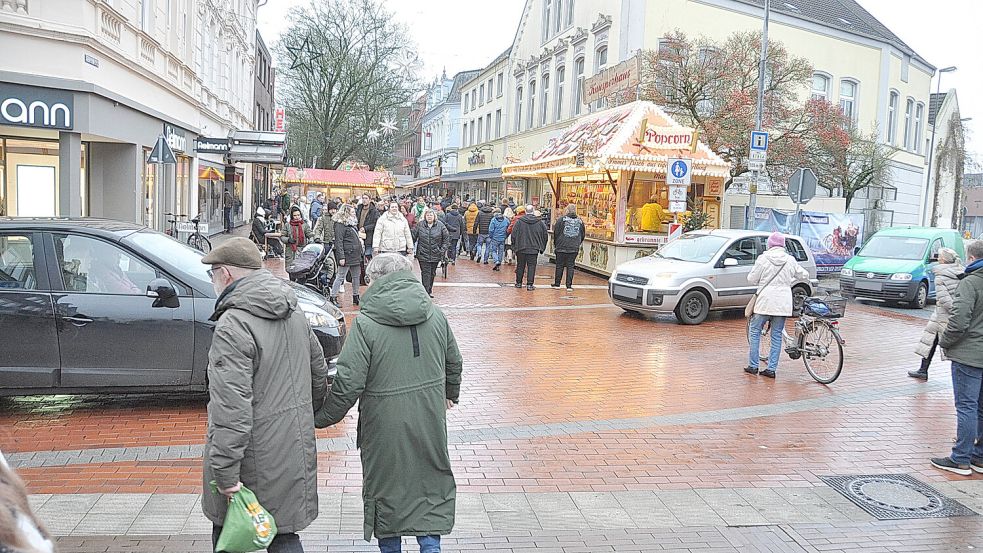 2023 war die Ledastraße das erste Mal seit Jahren wieder während des Weihnachtsmarkts für den Verkehr geöffnet. Foto: Wolters/Archiv