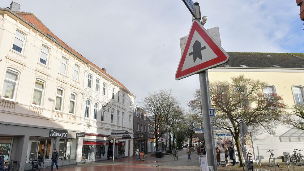 Diese Schilder zeigen die Vorfahrt für Fahrzeuge in der Mühlenstraße. Foto: Ortgies