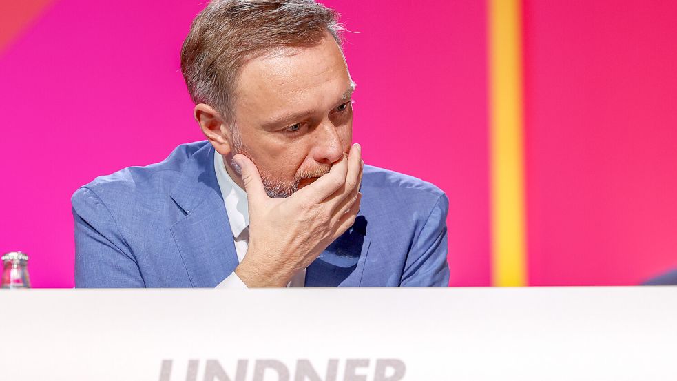 Parteichef Christian Lindner zeigte sich erleichtert über das Ergebnis des FDP-Entscheids, wertete den Ausgang der Mitgliederbefragung aber auch als „klaren Auftrag, im Regierungshandeln weiter liberales Profil zu zeigen“. Foto: dpa/Jörg Carstensen