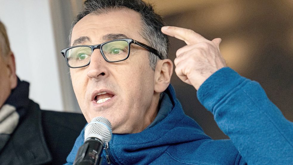 Bundeslandwirtschaftsminister Cem Özdemir hat sich besorgt über die Protestaktion gegen Robert Habeck geäußert. Foto: dpa/Fabian Sommer