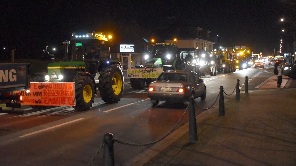 Auch zahlreiche Firmen aus dem Rhauderfehner Gewerbegebiet unterstützten die Landwirte. Foto: Ammermann