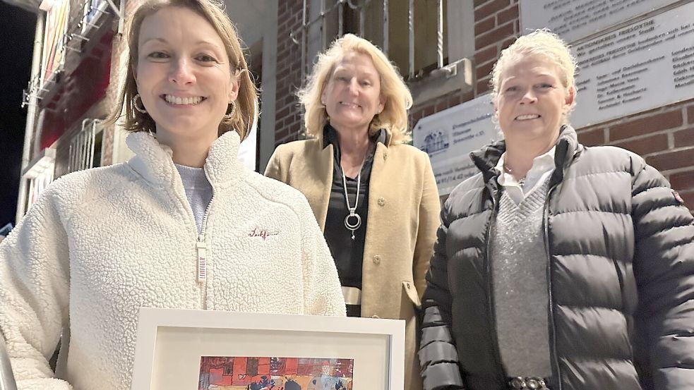 Planen Ausstellung im alten Rathaus Stadtmitte: Die Künstlerinnen Stefanie de Buhr, Christa Anneken und Michaela Rumpke (von links). Foto: Claudia Wimberg
