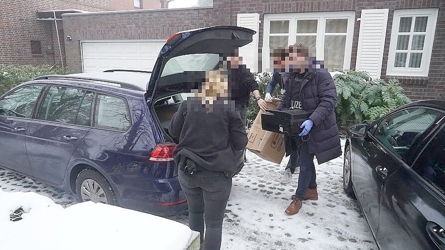 Am Freitagmorgen durchsuchten Ermittler der Polizei das Privathaus von Christina Block in Hamburg. Foto: CityNewsTv