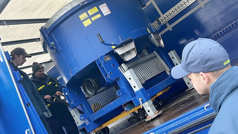 Unter anderem kam beim Hochwasser die Sandsackfüllmaschine zum Einsatz. Foto: Sandstede