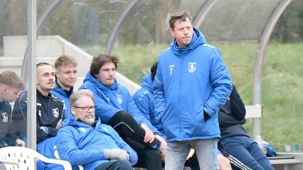 Esens-Trainer Ralf Backhaus setzt in der Wintervorbereitung die Schwerpunkte körperliche Fitness und Chancenverwertung. Foto: Doden/Blomberg