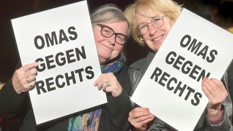 Birgit Baasner (links) und Mechtilde Schratz haben die Gründung der Gruppe Omas gegen Rechts Leer angeschoben. Foto: Ortgies
