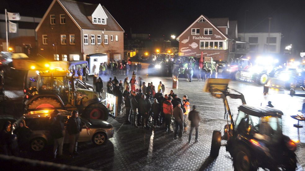 Mahnfeuer und Treffen in Ditzum: Nach den Protesten folgen nun Gespräche. Foto: Wolters