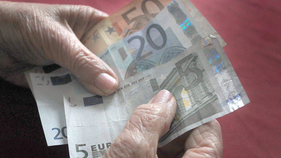 Wenn ein Beamter beziehungsweise Pensionär stirbt, haben die Hinterbliebenen einen Anspruch auf ein Witwengeld. Foto: dpa/Karl-Josef Hildenbrand