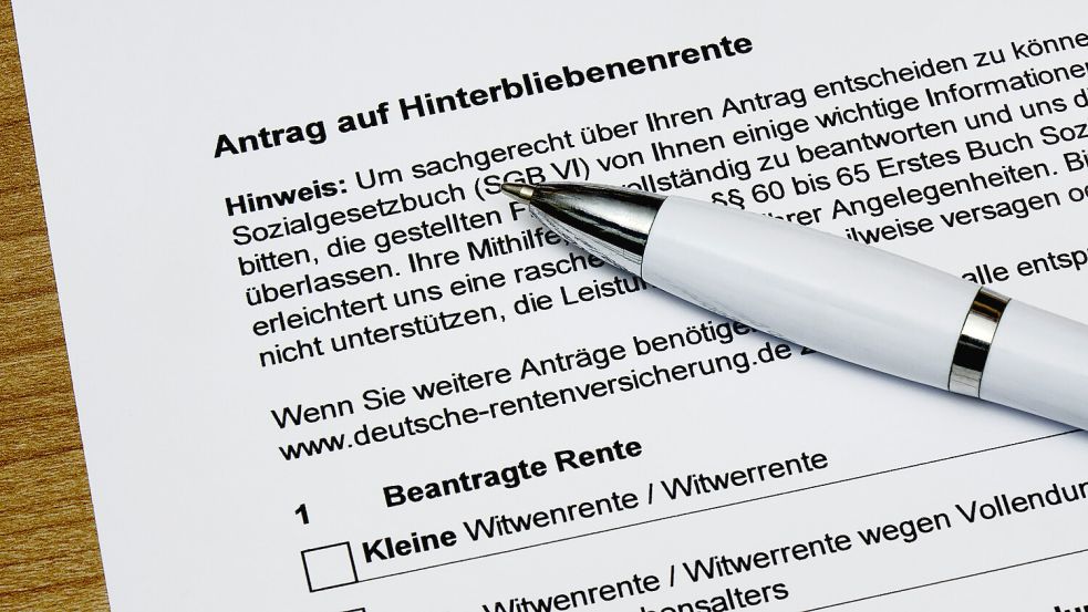Die Witwenrente unterstützt Hinterbliebene von Verstorbenen finanziell. Foto: imago images/Steinach