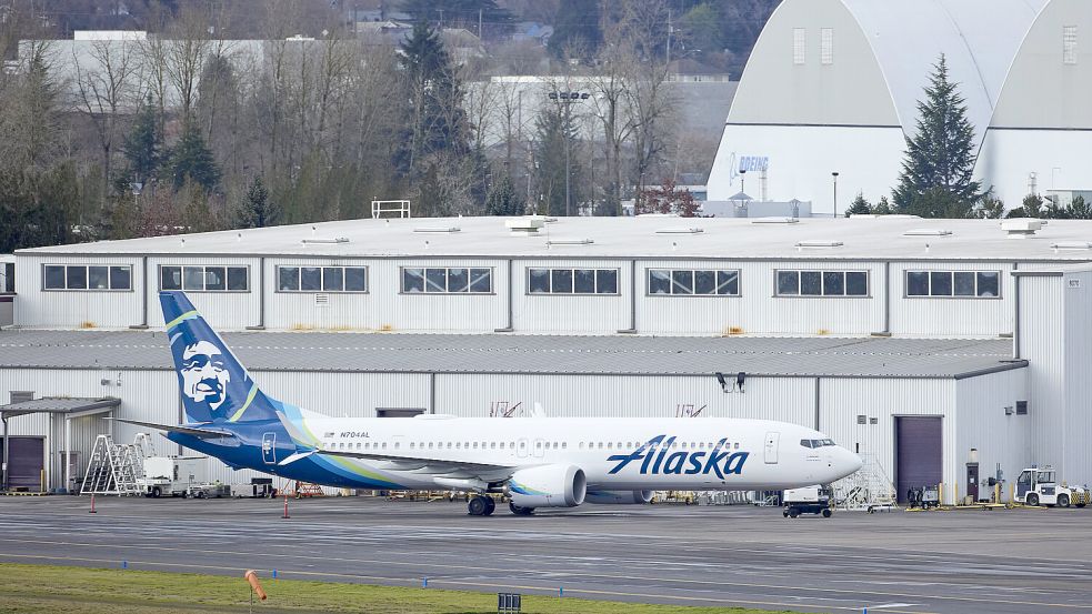 Ein Kabinenteil einer Boeing 737-9 Max riss während eines Flugs am 6. Januar ab. Droht das auch Flugzeugen europäischer Airlines? Foto: dpa/Craig Mitchelldyer