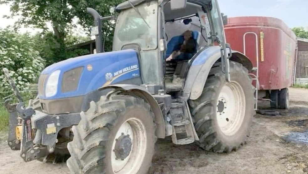 So sieht das Traktorgespann, das in Jemgum gestohlen wurde, aus. Foto: Polizei