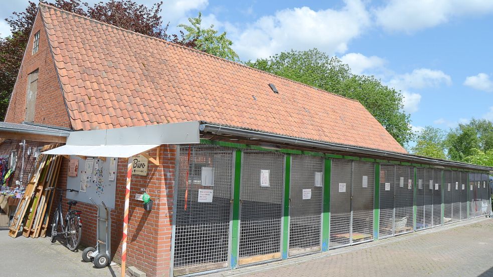Das Tierheim im Landkreis Cloppenburg ist in einem ehemaligen Gehöft in Sedelsberg untergebracht. Der Zustand ist mangelhaft und es ist zu eng. Doch am bestehenden Standort ist eine Erweiterung aktuell nicht möglich. Foto: Fertig