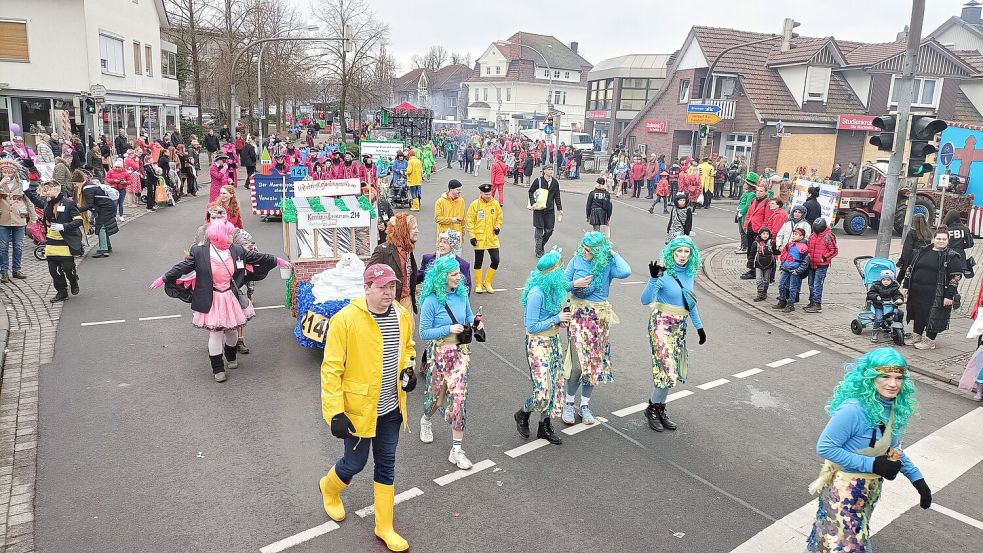 Auch in diesem Jahr sind wieder viele Wagen bei den Umzügen durch Damme dabei. Archivfoto: Martin Nobbe