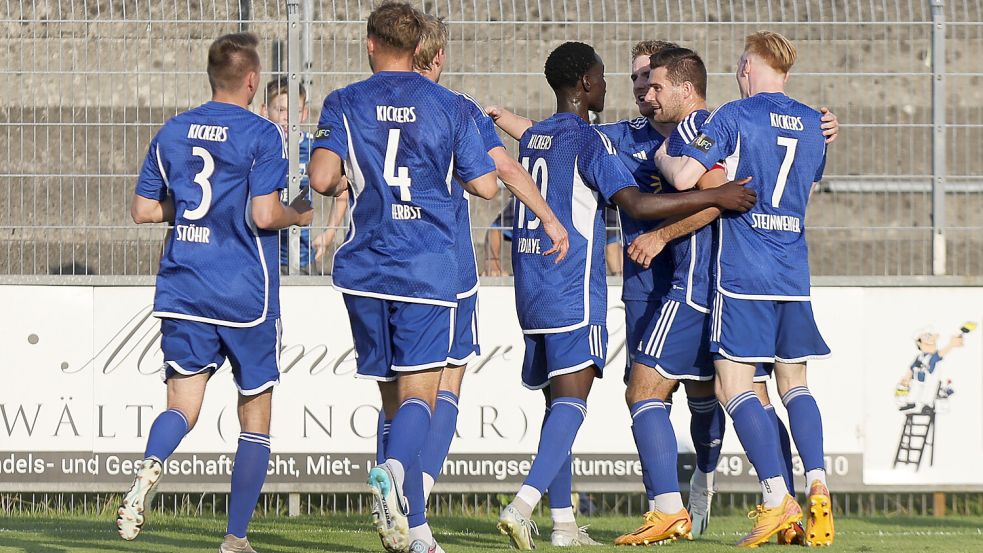 38 Tore und 32 Punkte durfte der BSV Kickers Emden in dieser Oberliga-Saison bislang bejubeln. Die Emder stehen auf Platz eins – und wird das laut Aussagen der Konkurrenz auch am Ende der Saison. Foto: Doden, Emden